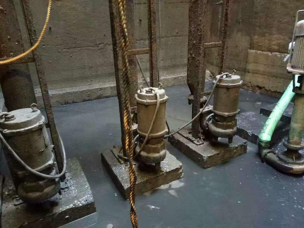 滦县污水池清理