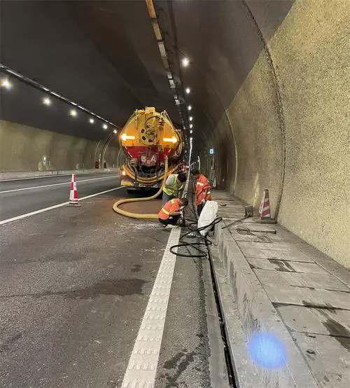 滦县隧道排水渠清淤